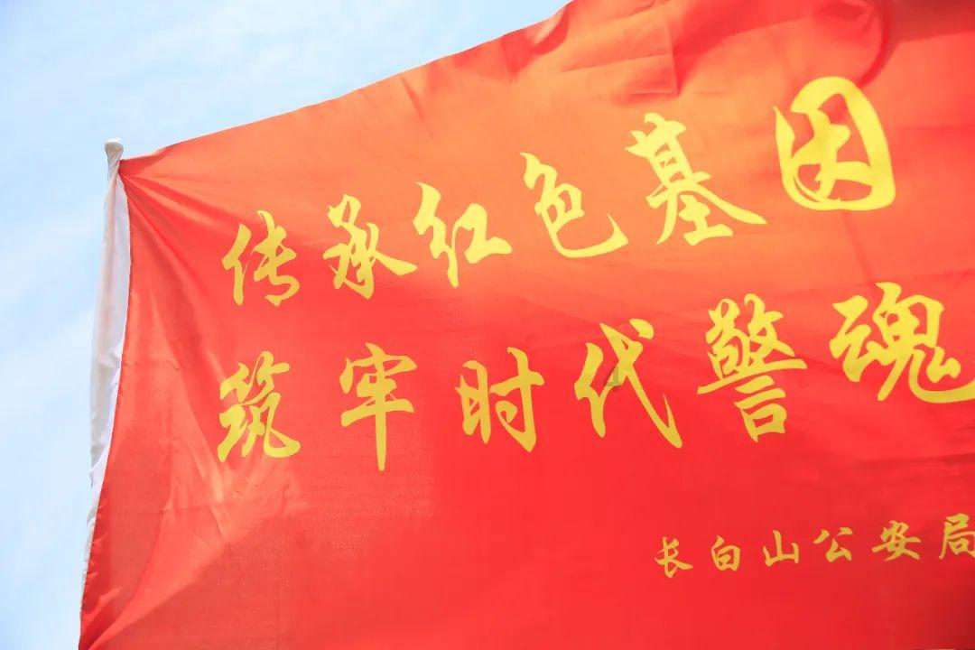 周杰伦红发造型走红，网友却说又胖了，有那些艺人结婚后就放飞自我？