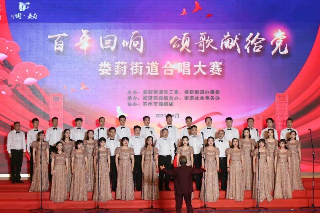 黄色碎花上衣搭配浅蓝色牛仔裤，温柔又大方，这样子的穿搭你会心动吗？
