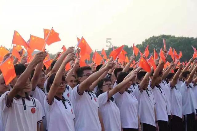与现代感和个性化的当代艺术的第一次“亲密接触” 光中——尹光中艺术文献展在省博物馆开展