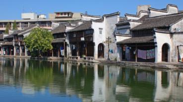 驻马店市英模人物张梅月为家乡驻马店加油